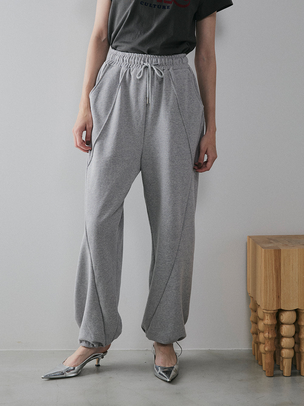 【予約:11月中旬】Curved Sweat Pants/60251003027