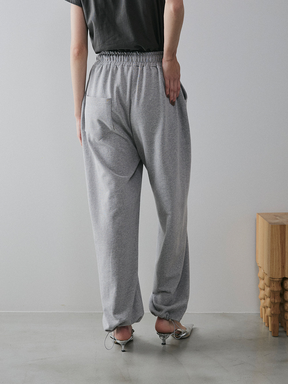 【予約:11月中旬】Curved Sweat Pants/60251003027