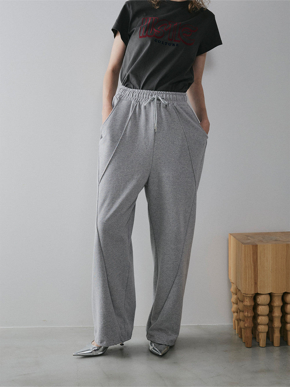 【予約:11月中旬】Curved Sweat Pants/60251003027