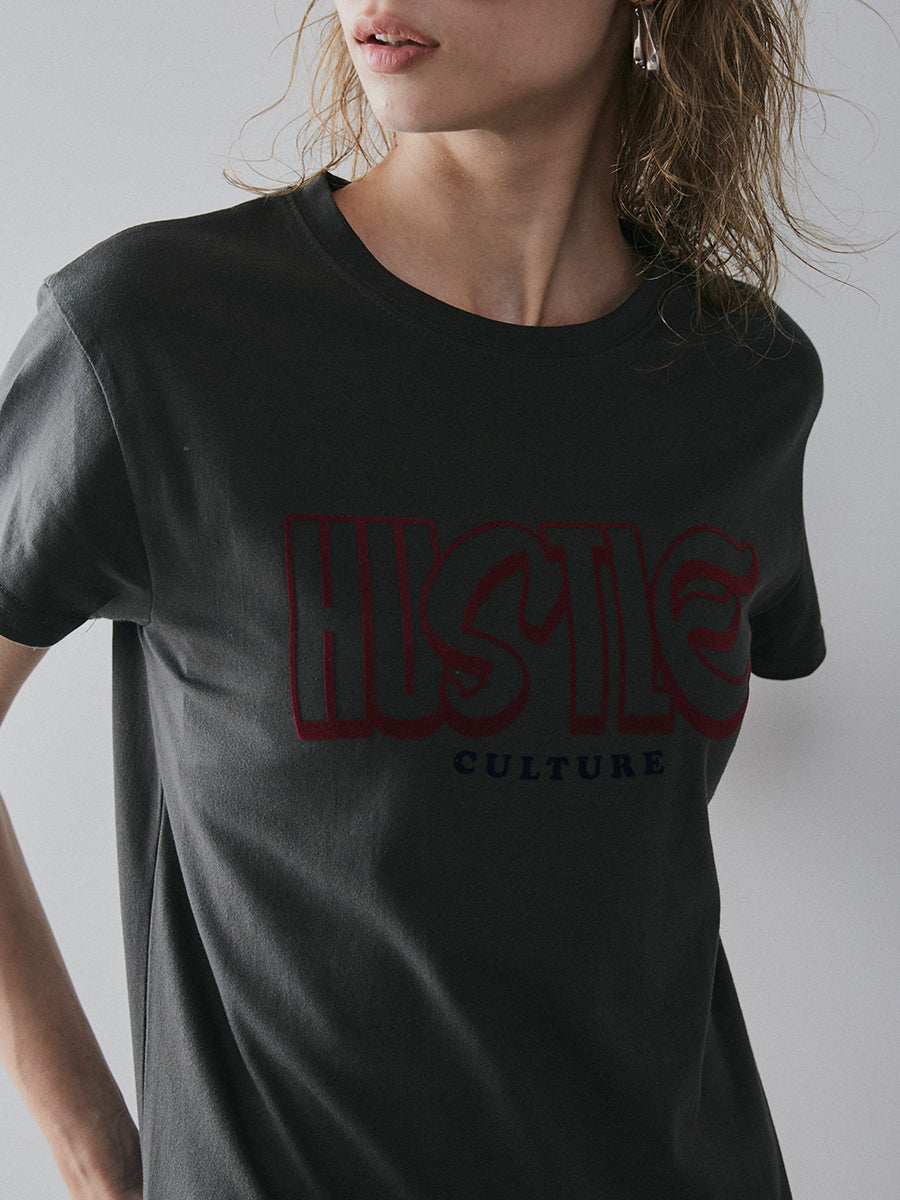 【予約:11月中旬】¨HUSTLE ¨
flocky print tee/60251008007