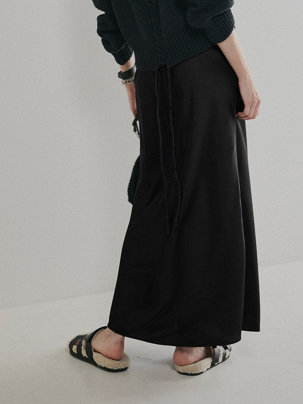 【予約:12月中旬】Satin Narrow Skirt/60251002022