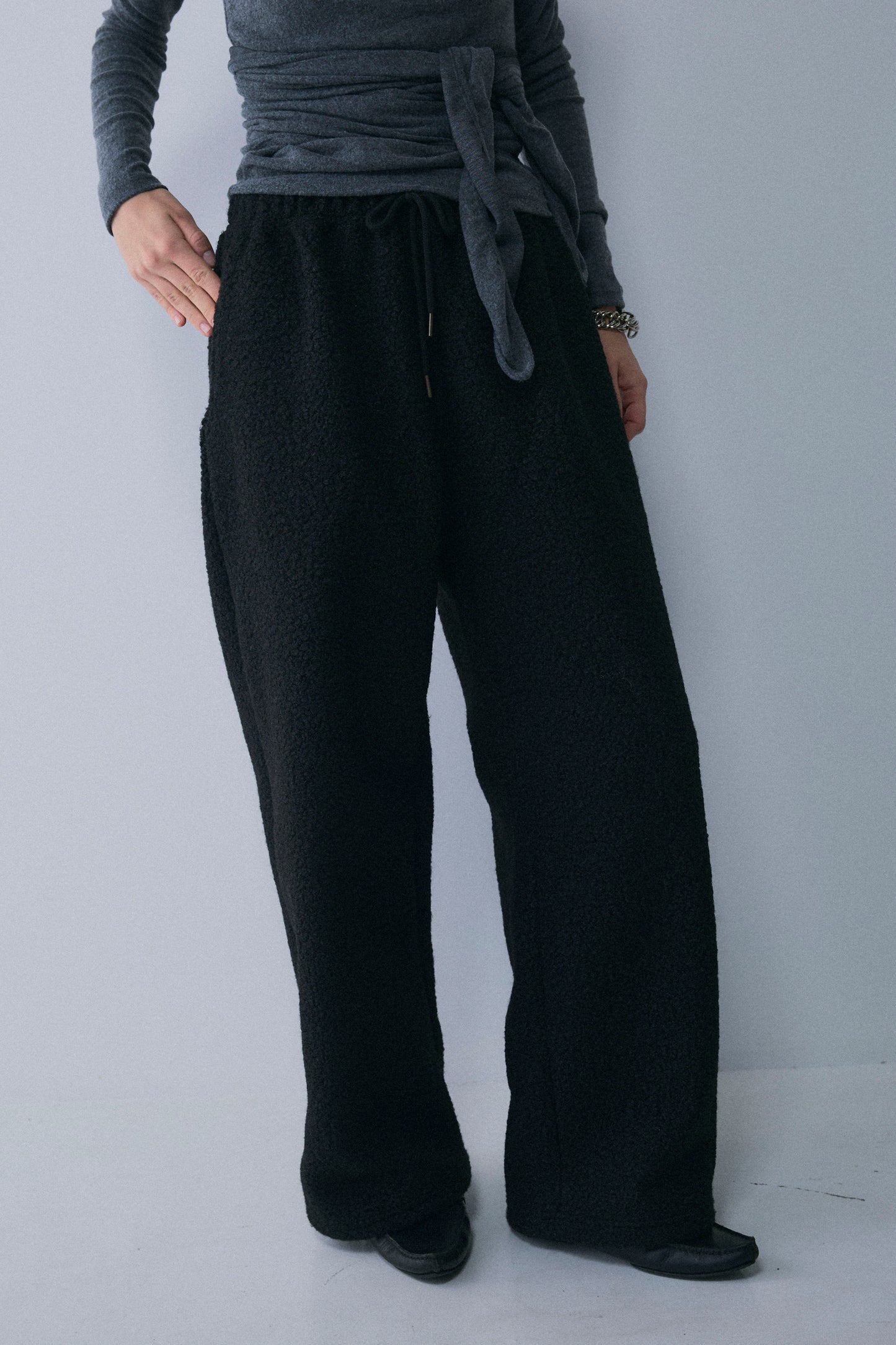 【予約：1月下旬〜2月上旬】Bouclé Fleece Overfit Poodle Pants／60251203070