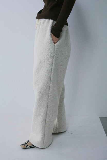 【予約：1月下旬〜2月上旬】Bouclé Fleece Overfit Poodle Pants／60251203070