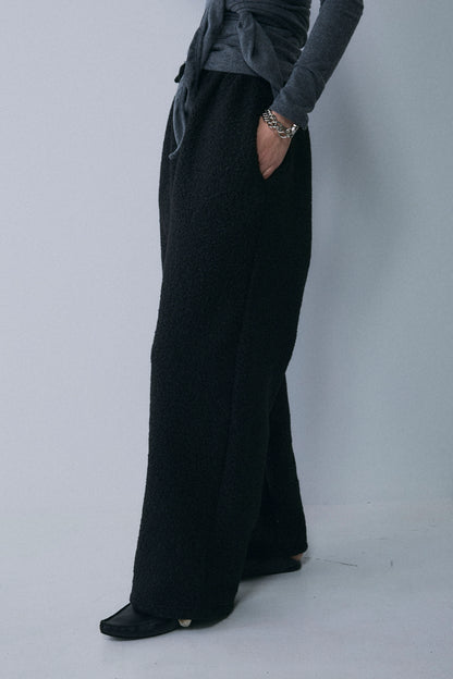 【予約：1月下旬〜2月上旬】Bouclé Fleece Overfit Poodle Pants／60251203070
