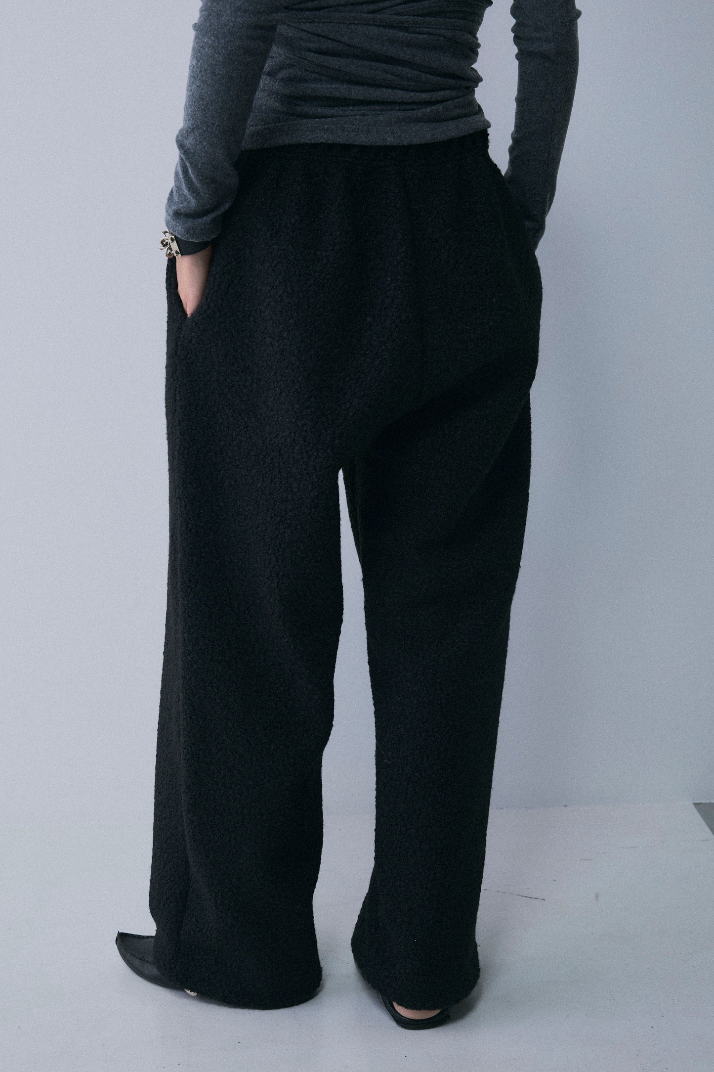 【予約：1月下旬〜2月上旬】Bouclé Fleece Overfit Poodle Pants／60251203070