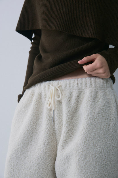 【予約：1月下旬〜2月上旬】Bouclé Fleece Overfit Poodle Pants／60251203070