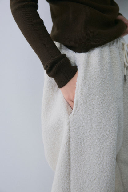【予約：1月下旬〜2月上旬】Bouclé Fleece Overfit Poodle Pants／60251203070