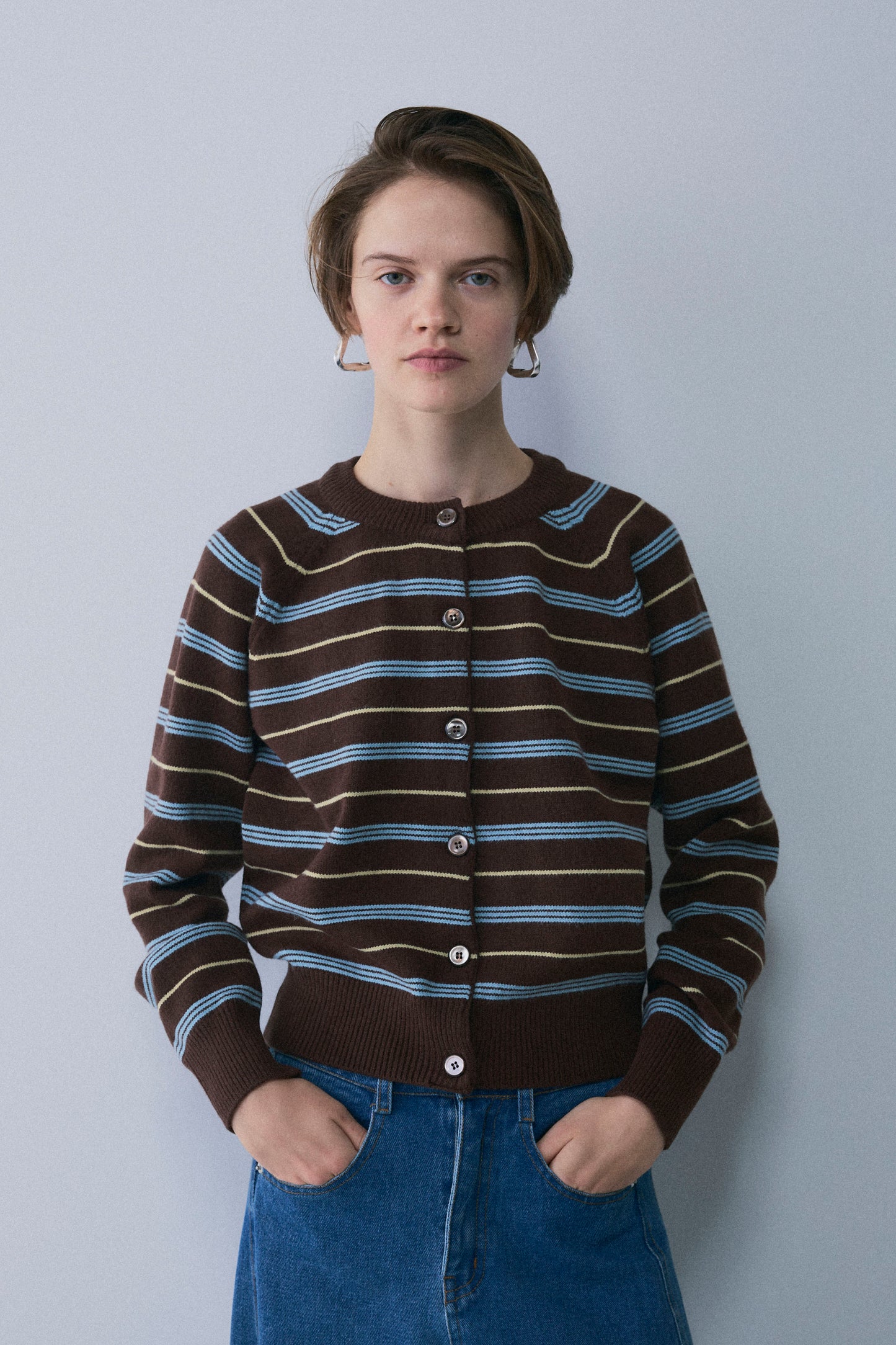 【予約：1月下旬〜2月上旬】Unique Stripe Knit Cardigan／60251209066