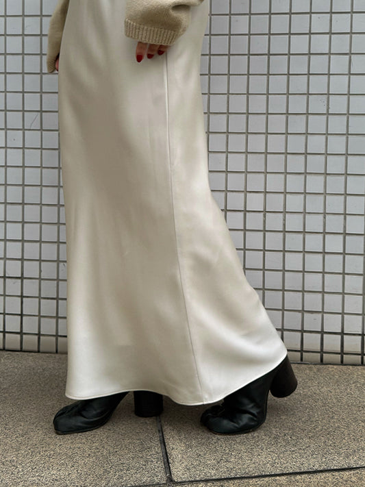 【予約：12月下旬】Satin Narrow Skirt／60251002022