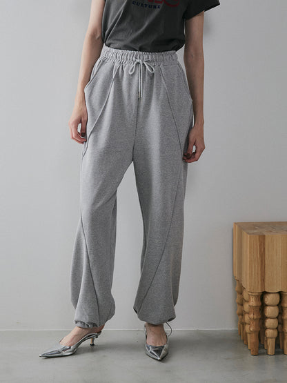 【予約：11月中旬】Curved Sweat Pants／60251003027