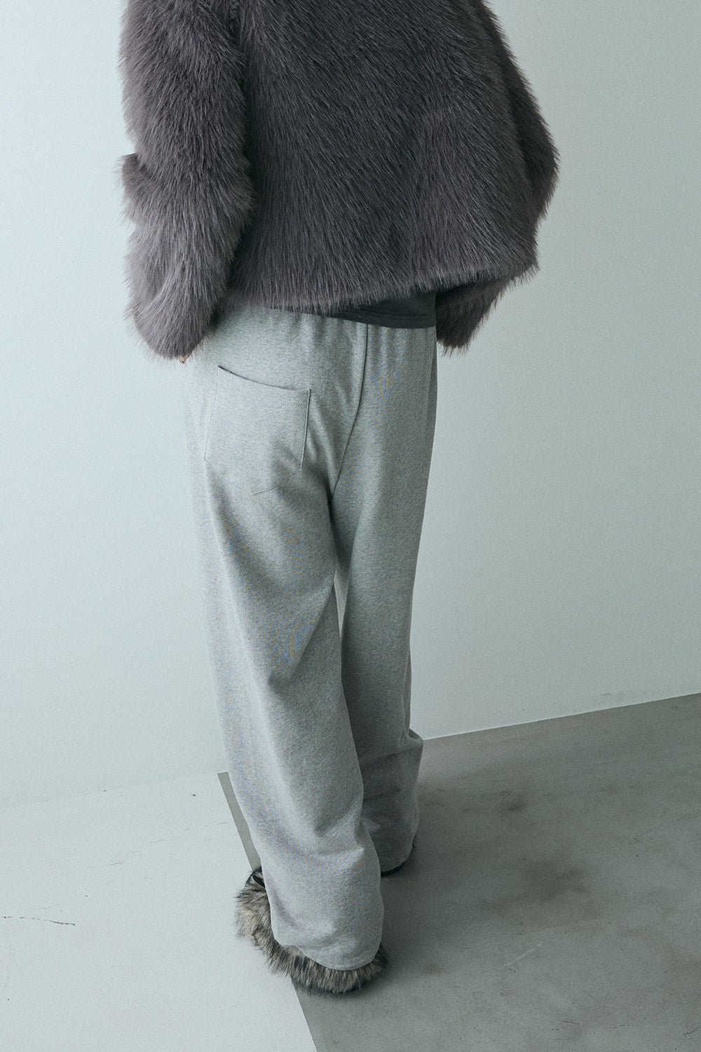 【予約：1月下旬〜2月上旬】Curved Sweat Pants／60251003027
