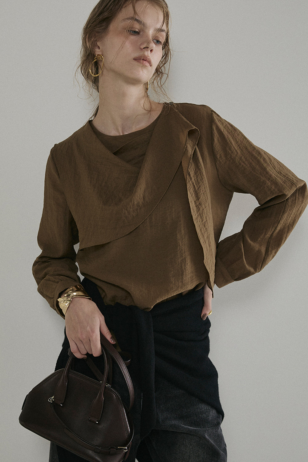 【予約：1月下旬〜2月上旬】Fluid Flow Blouse／60251001013