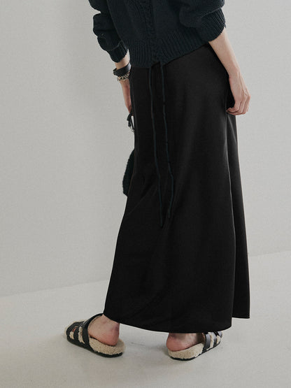 【予約：12月中旬】Satin Narrow Skirt／60251002022