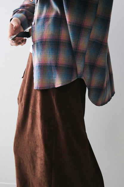 【予約：1月下旬〜2月上旬】Eco Suede Slit Skirt／60251002021