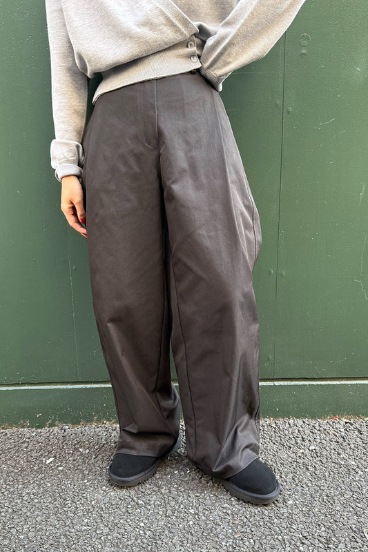 【予約：12月上旬】Forge Tuck Pants／60251003028