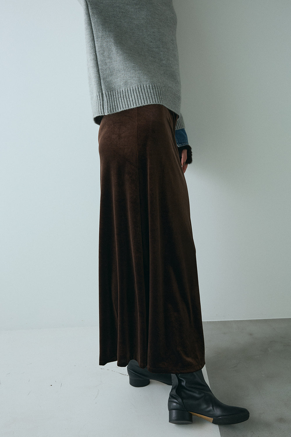 【予約：1月下旬〜2月上旬】Velvet Long Skirt／60251102053