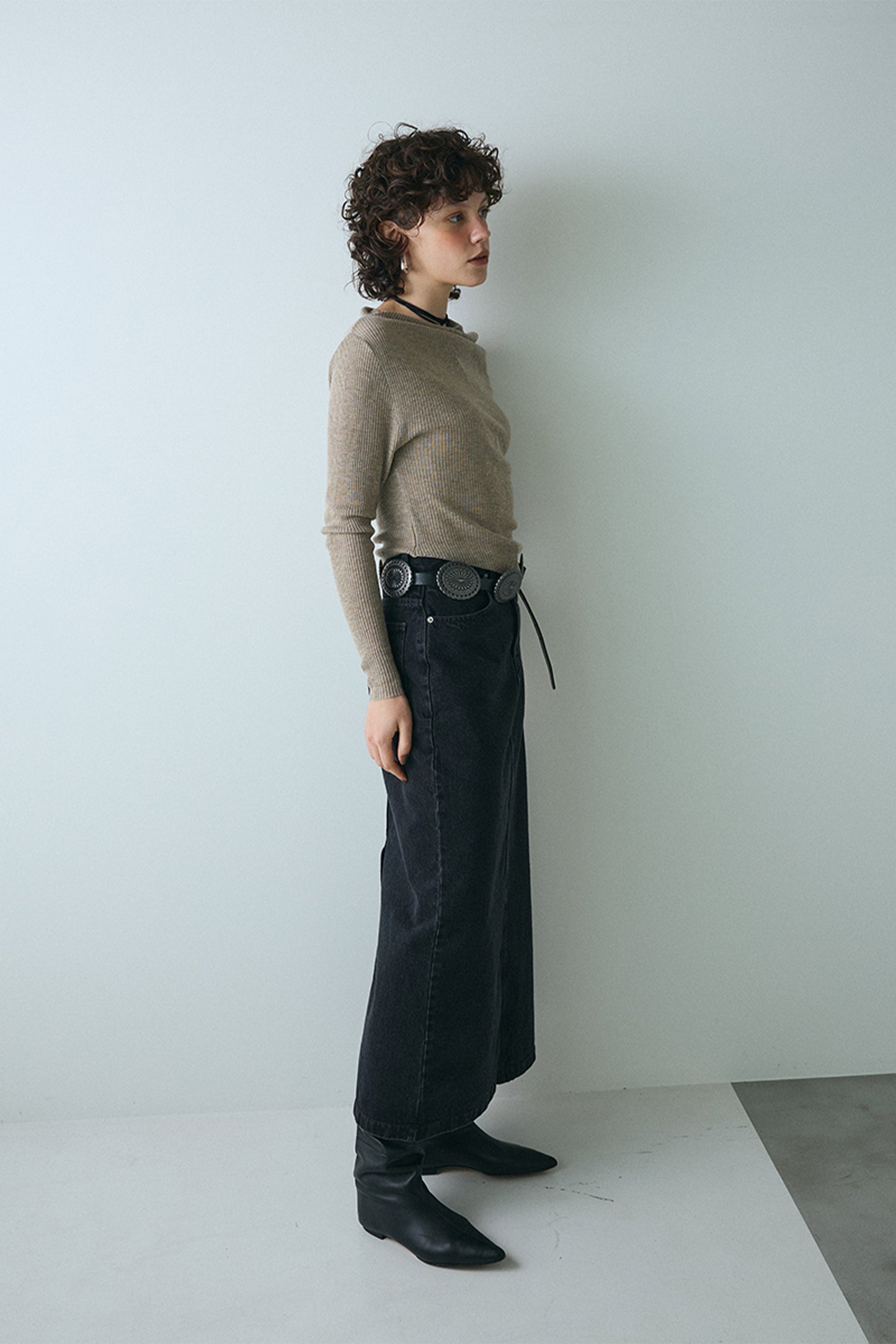【予約：1月下旬〜2月上旬】Sleek Line Denim Skirt／60251002024