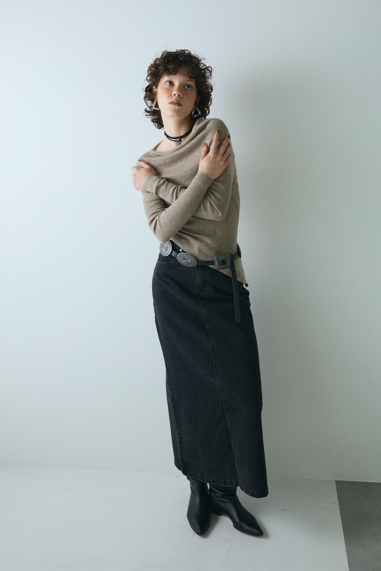 【予約：1月下旬〜2月上旬】Sleek Line Denim Skirt／60251002024