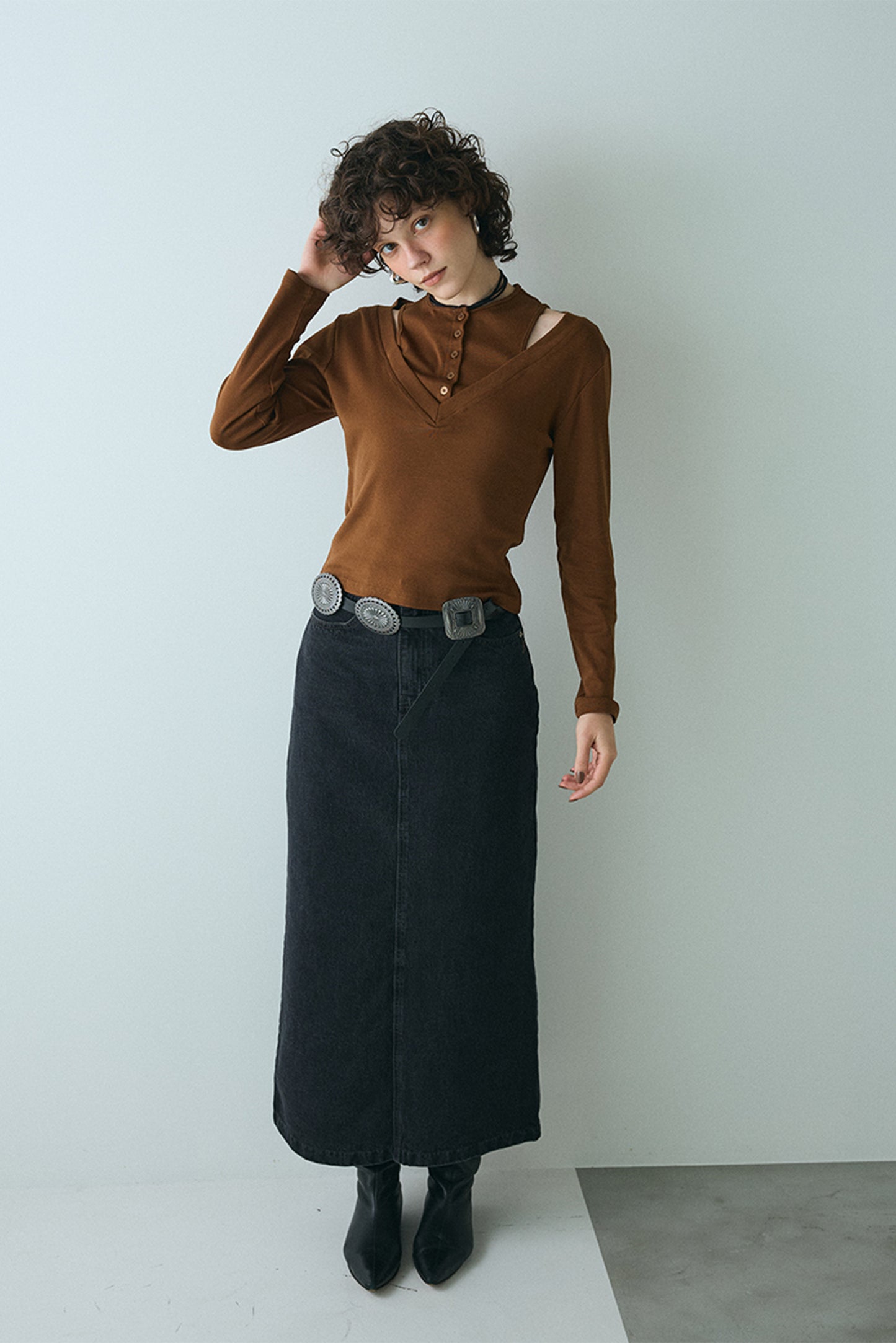 【予約：1月下旬〜2月上旬】Sleek Line Denim Skirt／60251002024