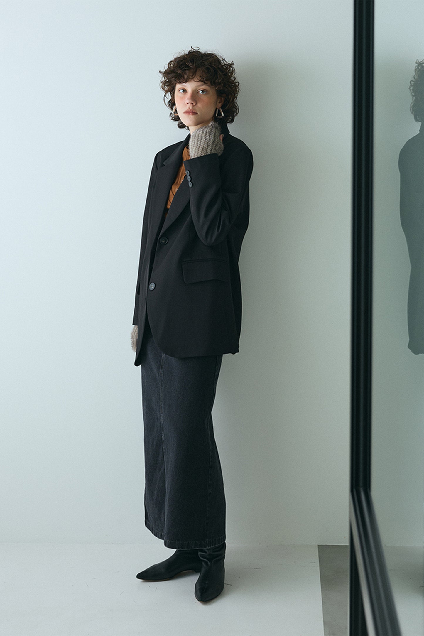 【予約：1月下旬〜2月上旬】Sleek Line Denim Skirt／60251002024