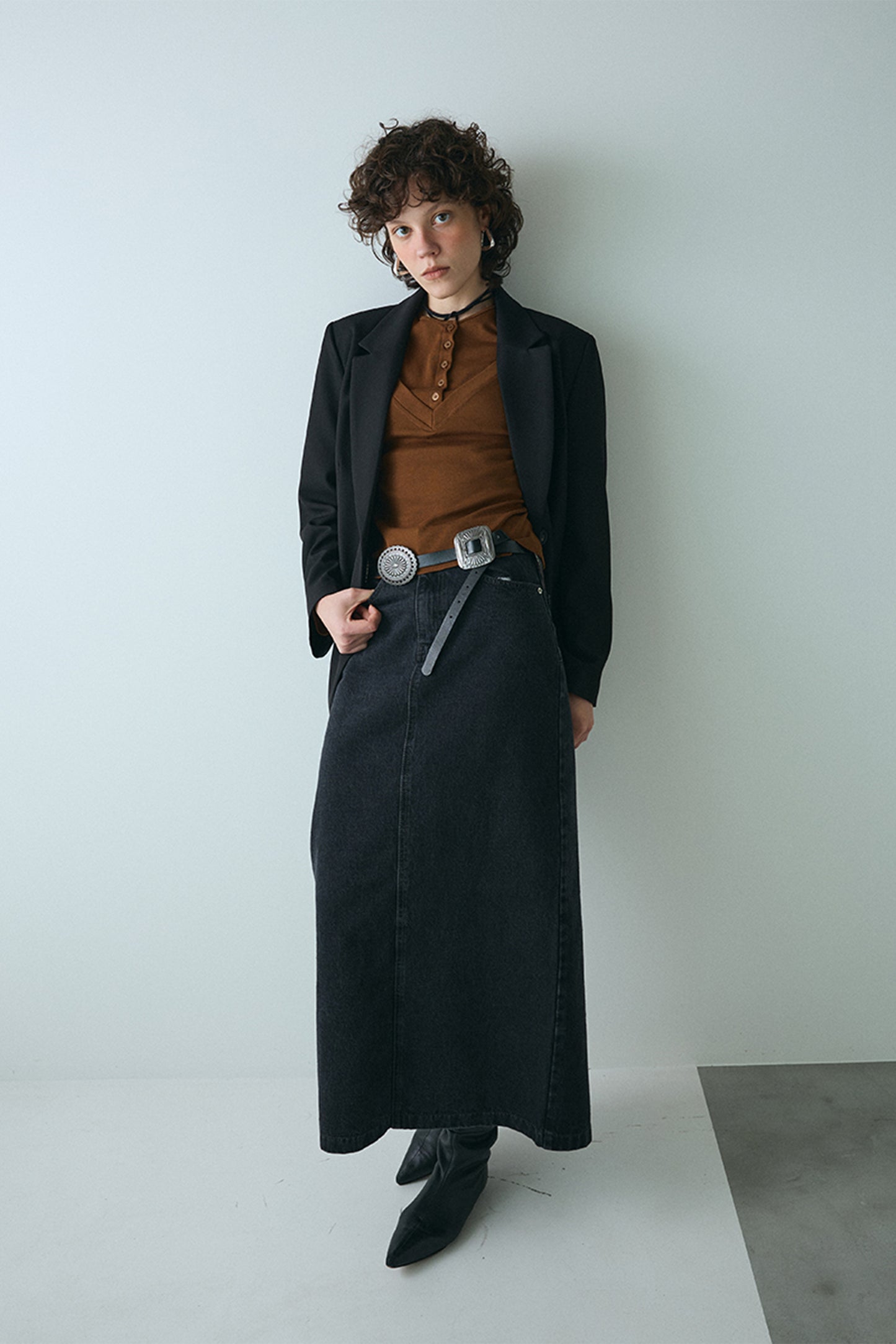 【予約：1月下旬〜2月上旬】Sleek Line Denim Skirt／60251002024