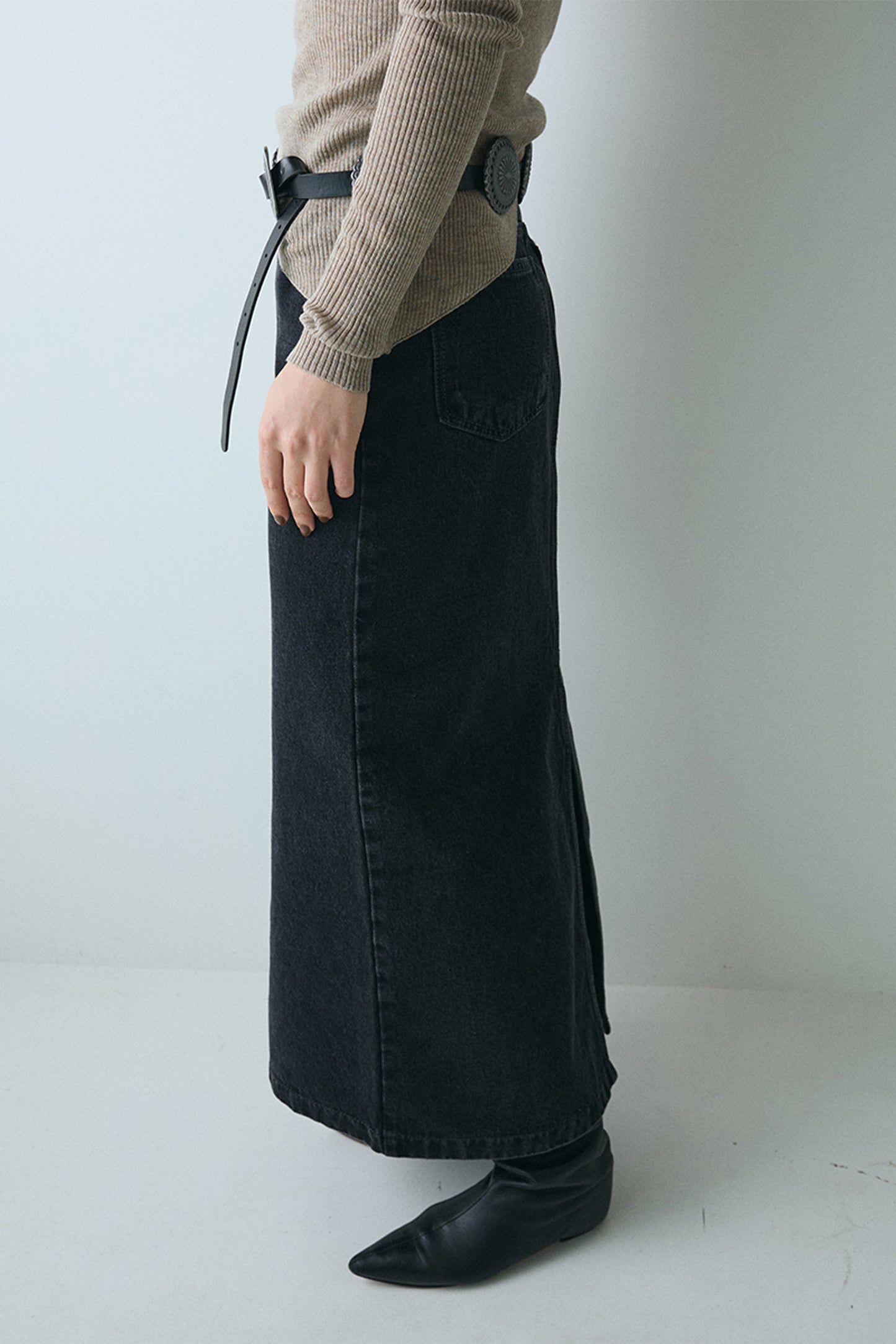 【予約：1月下旬〜2月上旬】Sleek Line Denim Skirt／60251002024