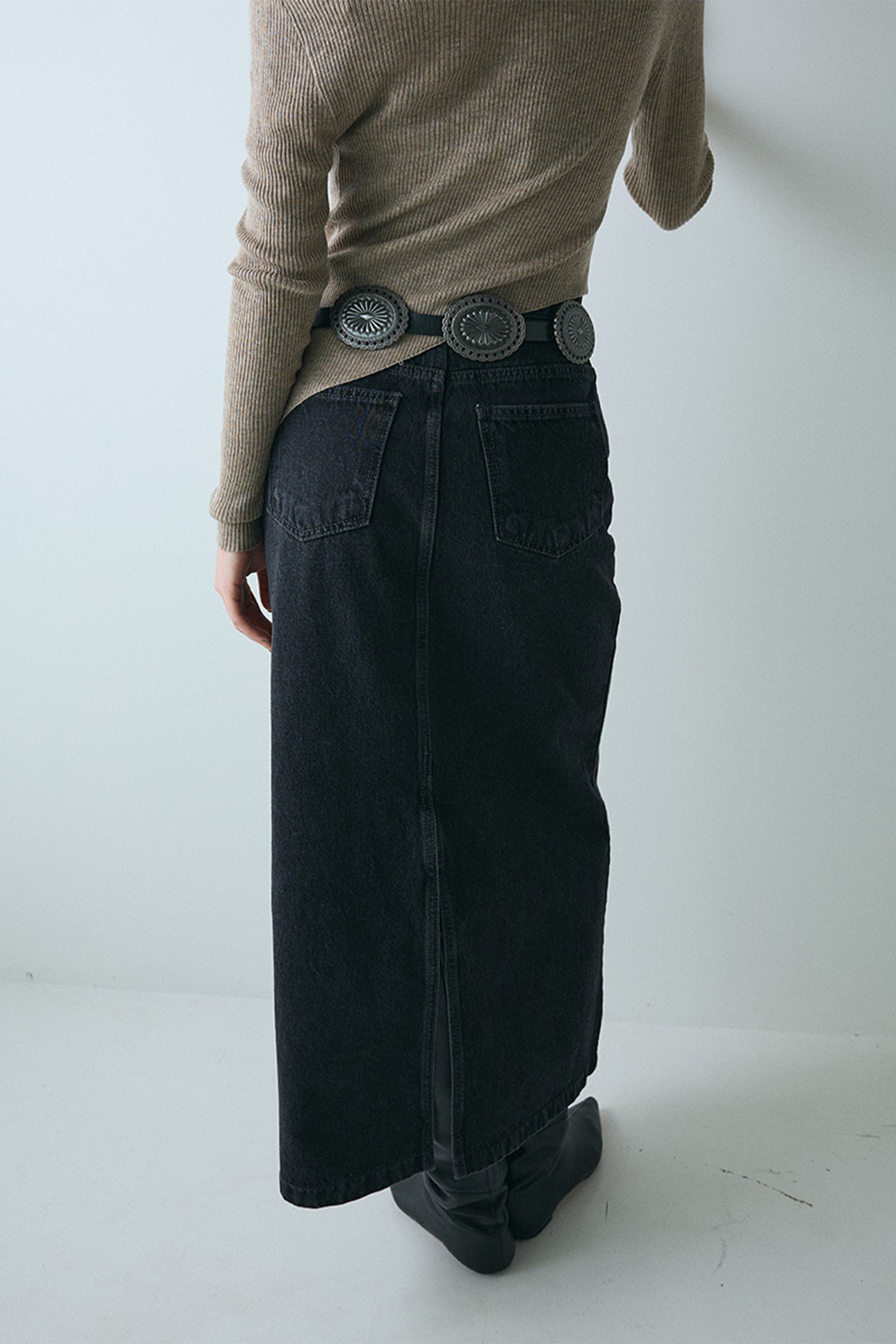 【予約：1月下旬〜2月上旬】Sleek Line Denim Skirt／60251002024