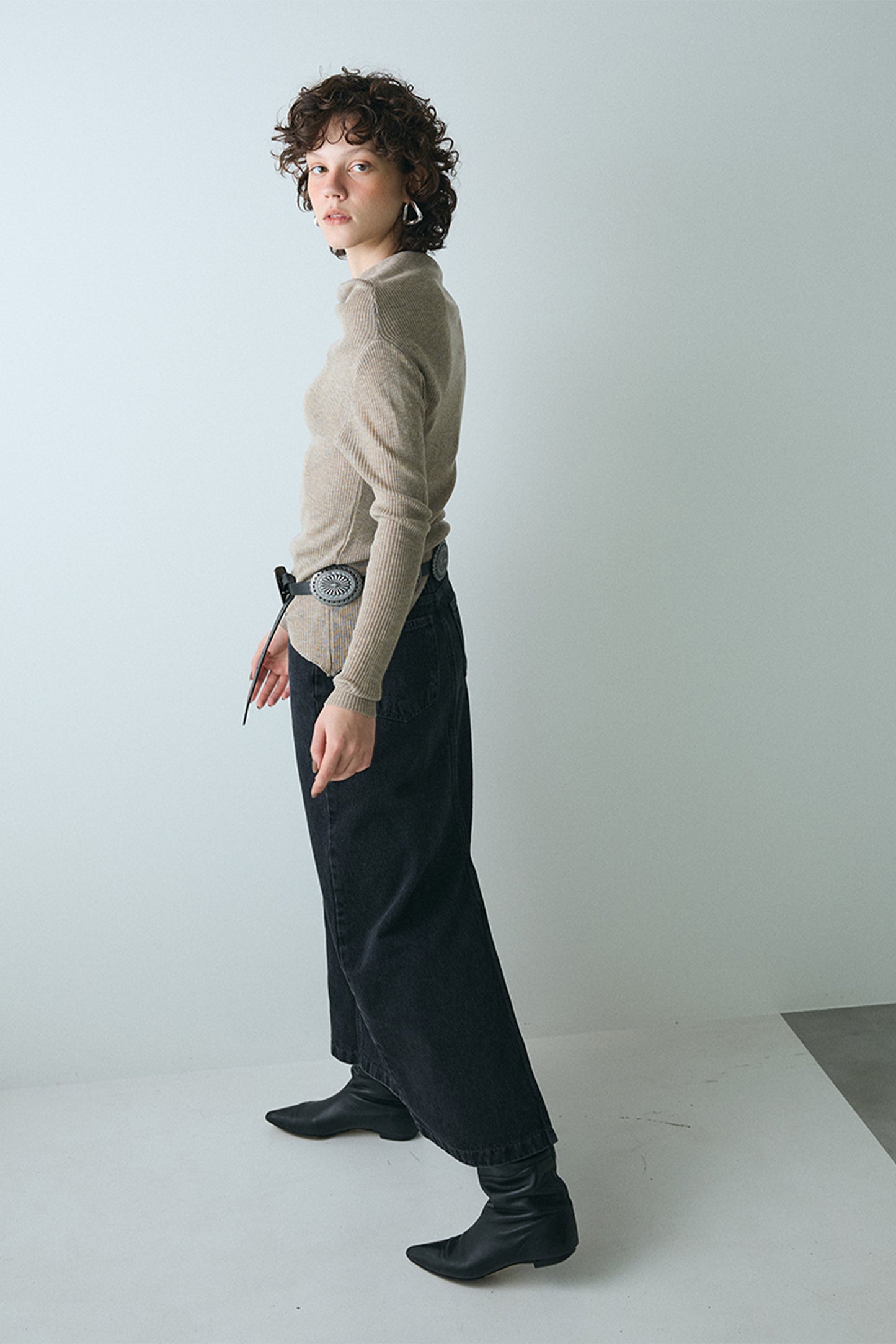 【予約：1月下旬〜2月上旬】Sleek Line Denim Skirt／60251002024