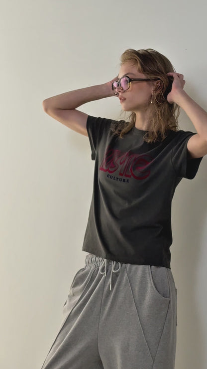 【予約：11月中旬】¨HUSTLE ¨
flocky print tee／60251008007